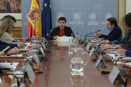 Bustinduy durante la reunión