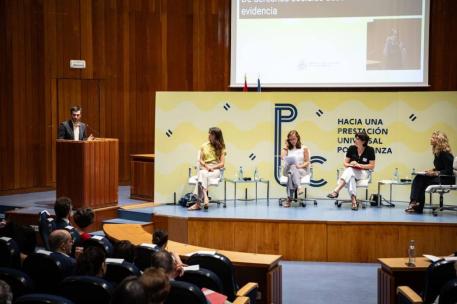 Pablo Bustinduy durante la presentación de laprestación universl por crianza