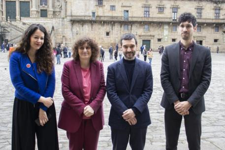 el ministro Bustinduy durante la atención a medios en Santiago de Compostela