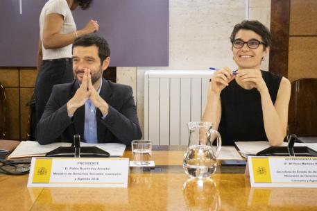 Ministro Bustinduy y la SE de Derechos Sociales