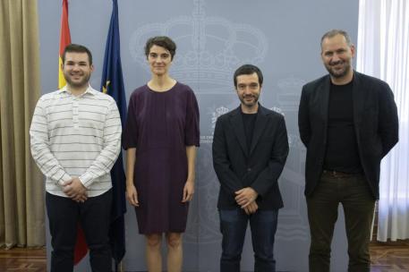 Foto de familia tras la firma