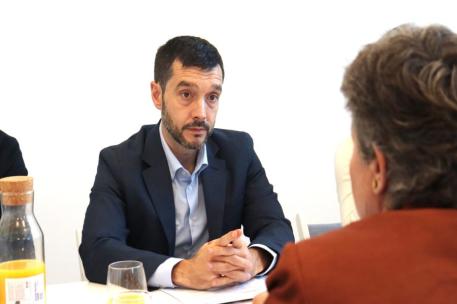 Bustinduy durante la reunión