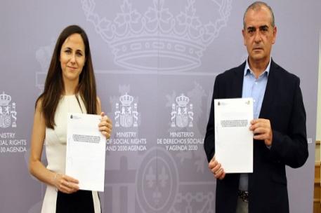 La ministra de Derechos Sociales y Agenda 2030, Ione Belarra, y el presidente de la Plataforma del Tercer Sector, Luciano Poyato, han firmado hoy en el Ministerio de Derechos Sociales el acuerdo marco de colaboración con el Tercer Sector de Acción Social, con el objetivo de poner en marcha la agenda social y las políticas públicas del Ministerio 