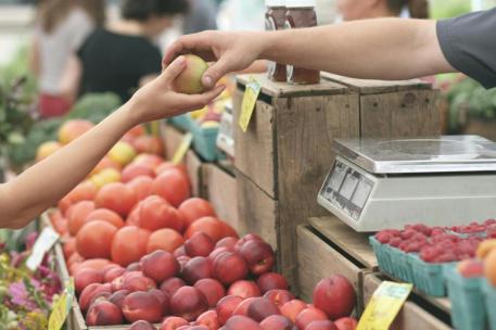 Imagen de archivo de una persona comprando