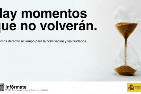 Reloj de arena con la frase "Hay momentos que no volverán"